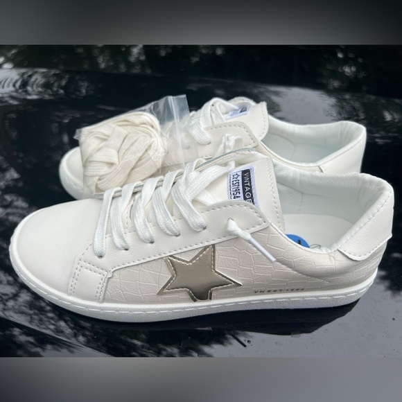 VINTAGE HAVANA Off White Croco Carla
Croc Sneakers - Picture 6 of 8